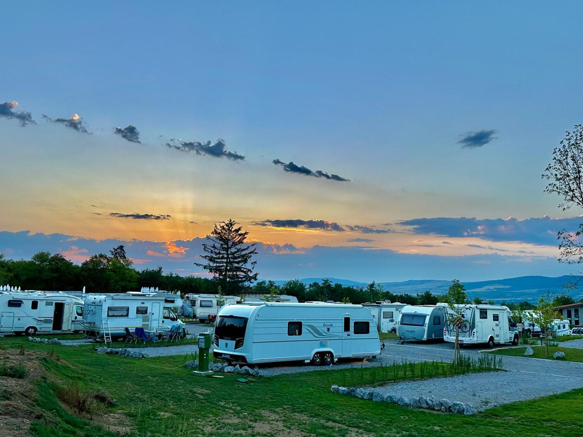 7 Lakes Camping Сапарева Баня Екстер'єр фото